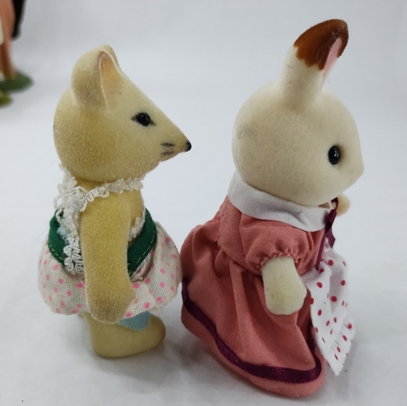 Sylvanian Calico Critters Hopscotch Rabbit Family Mother and Mouse Friend - Picture 2 of 8